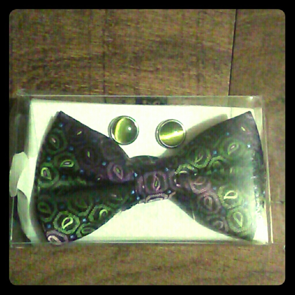 Bow tie & cufflinks